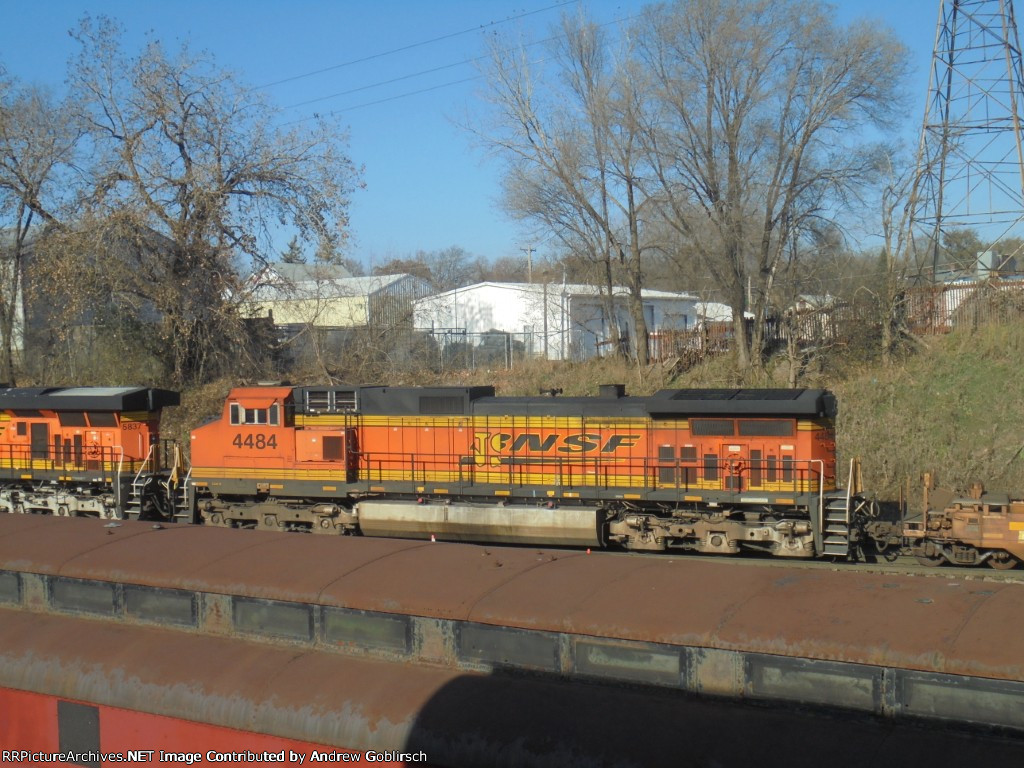 BNSF 4484